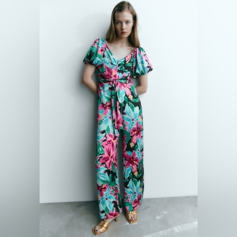 Brand New Zara Floral Jumpsuit Size XS Ref 2492/153